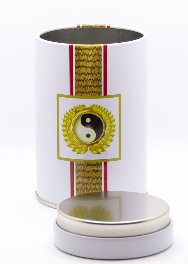 Bezaubernde Teedose mit Yin-Yang-Symbol
